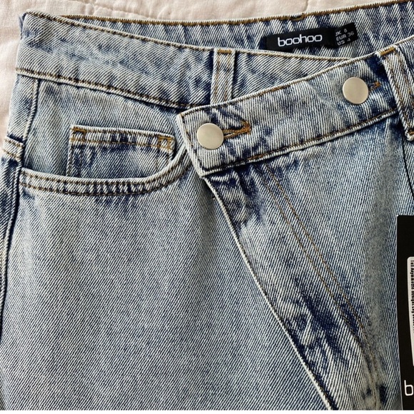 ✨TALL ASYMETRICAL STRAIGHT LEG JEANS✨ - Picture 7 of 7